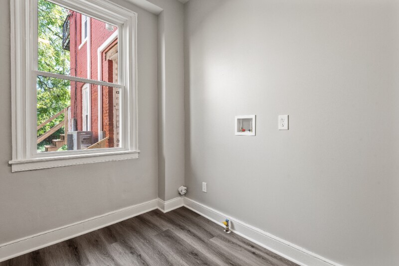 Building Photo - 249 N Mulberry St