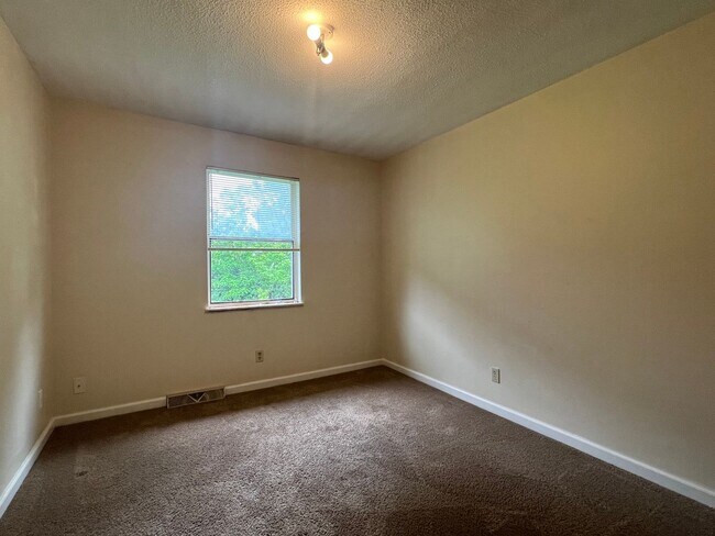 Building Photo - 722-724-724 Clinkscales Rd