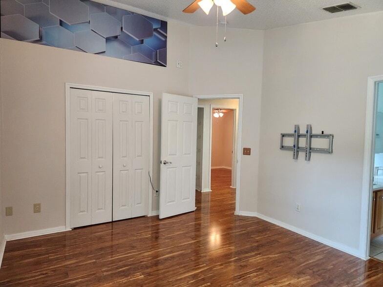 Master Bedroom - 1419 Russell Ave