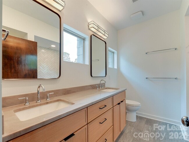 Building Photo - 1174 Park West Dr