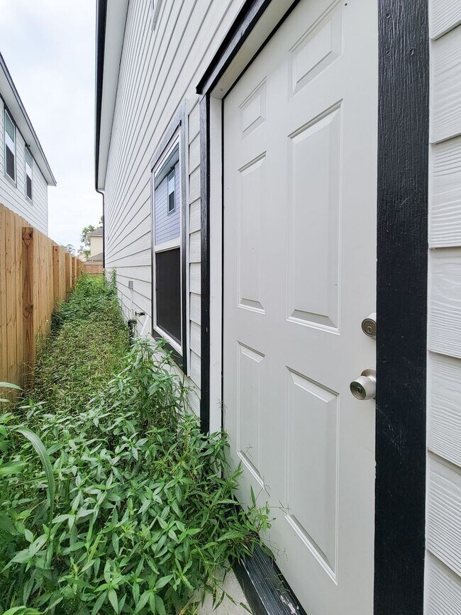 Building Photo - This newly constructed 3-bedroom, 2-bathro...