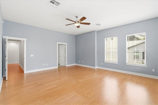 Building Photo - 2520 Bluebonnet Ln