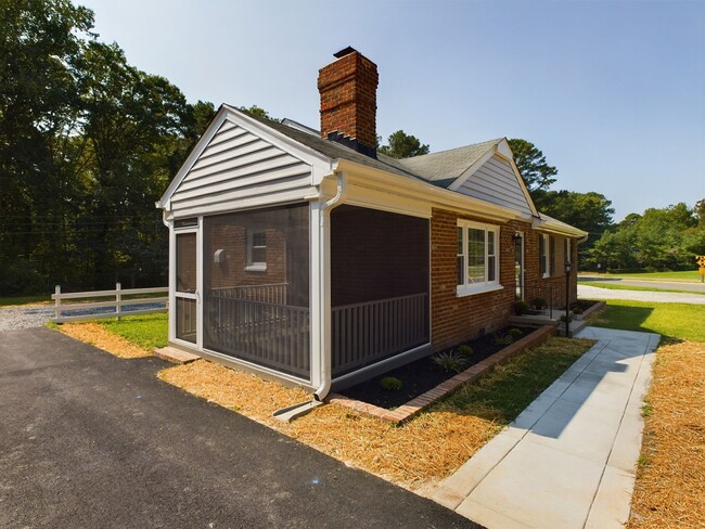 Building Photo - Fully Renovated 3 Bedroom 1.5 Bath Brick R...