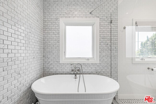 Building Photo - 1009 Carol Dr