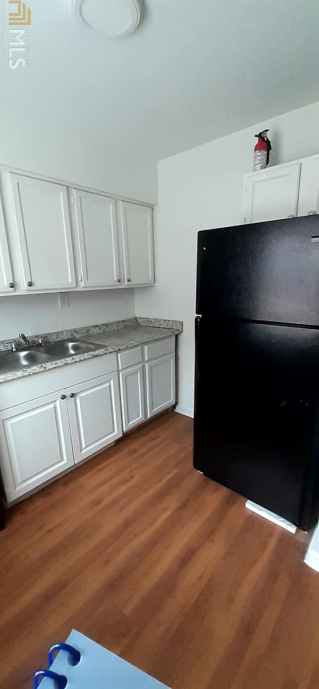 Building Photo - 2825 Belvedere Ln