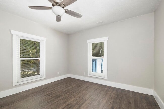 Building Photo - COMING SOON! Updated 2 Story Home in downtown Springfield