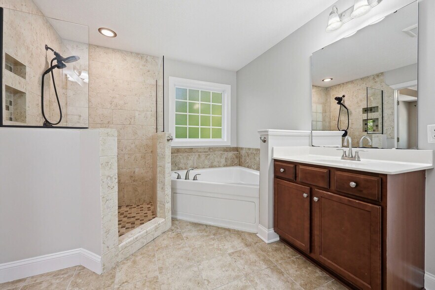 Building Photo - 768 Riverbirch Dr