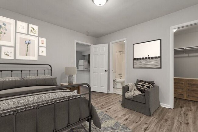 Building Photo - Quiet One Bedroom Apartment off Rodman Ave