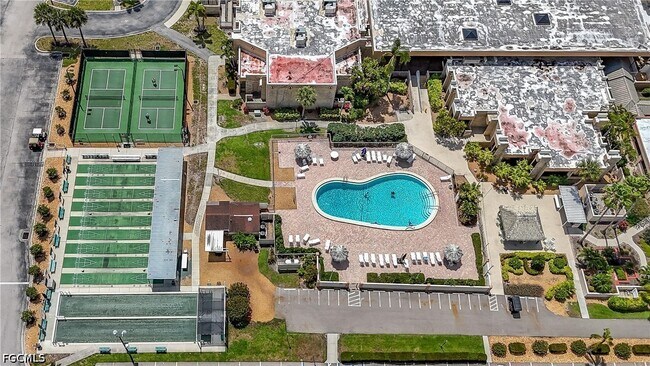 Building Photo - 6220 Augusta Dr