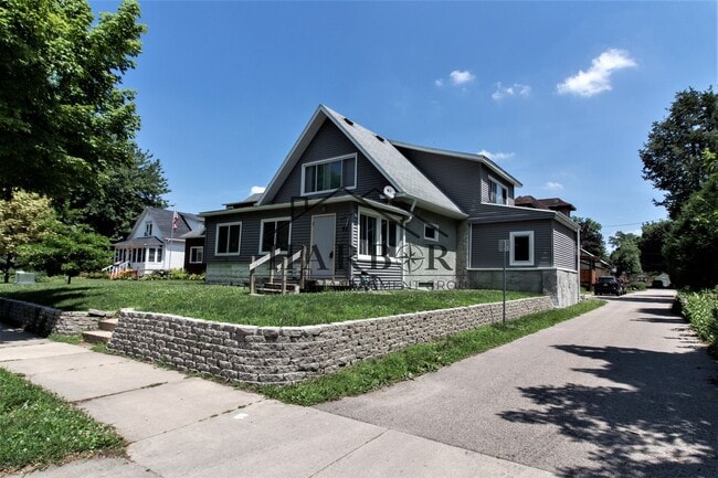 Building Photo - Spacious 2-Bedroom Living in the Heart of Rochester