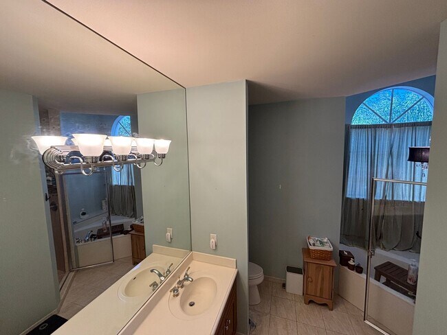 Building Photo - Two-story Upscale Townhouse located at Bel...