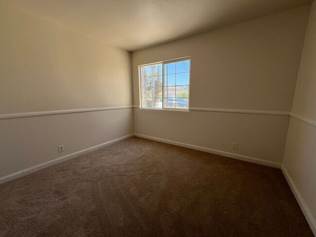Building Photo - Ventura, West Side Charmer!