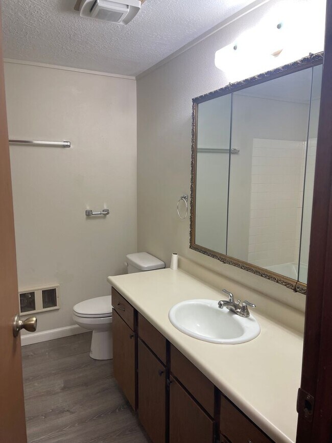 Building Photo - Duplex