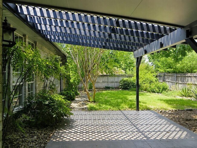 Building Photo - 201 Rio Vista Dr