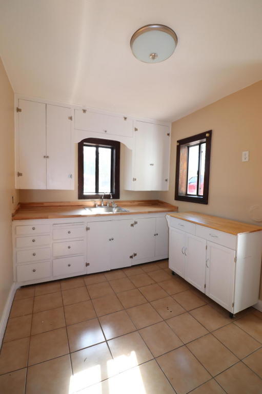 Building Photo - 407 Vassar Dr SE