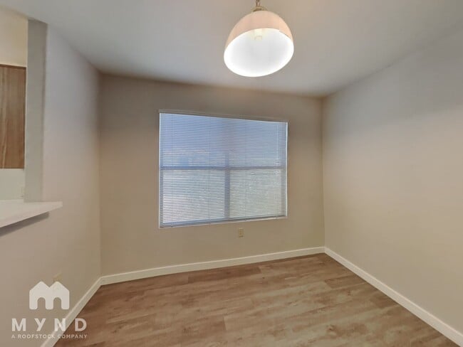 Building Photo - 634 N Quartz St