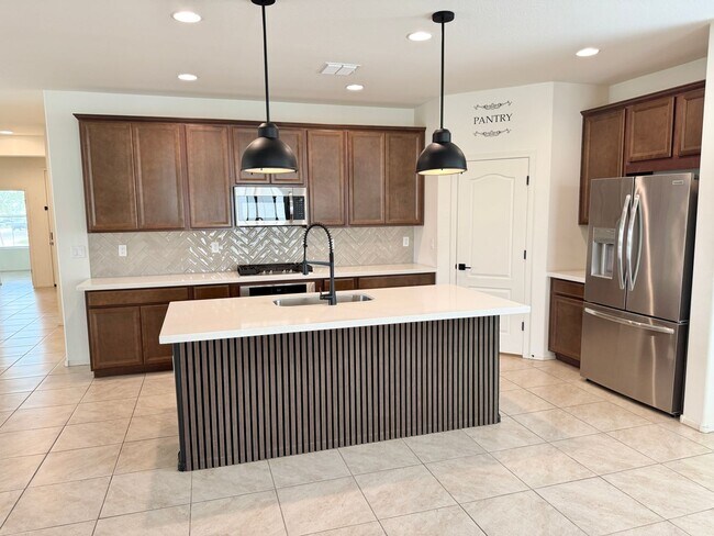 Building Photo - Beautiful 3 Bedroom 2 Bath Single Level Newer Built Home In Litchfield Park! Has Solar!