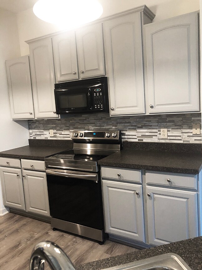 Building Photo - 285 Skyview Ct