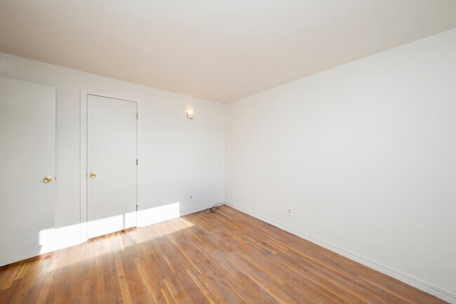 Building Photo - 1215 E 17th N