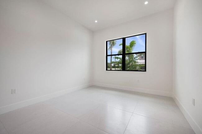 Building Photo - 12526 Solana Bay Cir