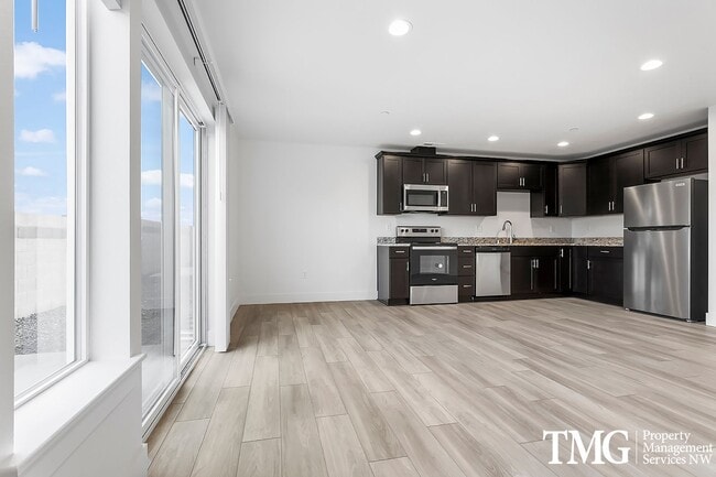 Building Photo - Apply today and recieve $1000 of your 1st months rent!