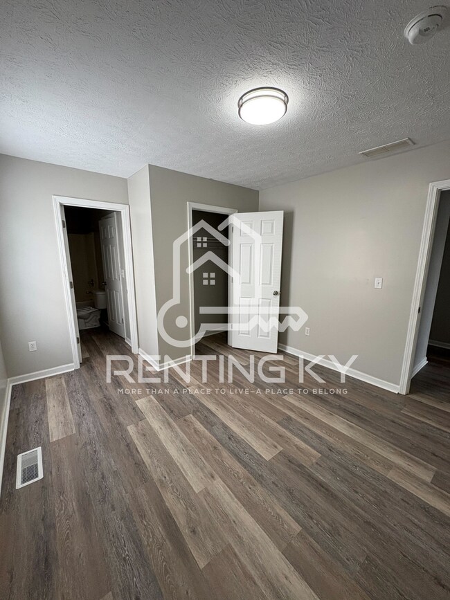 Building Photo - 1421 Westwood Dr