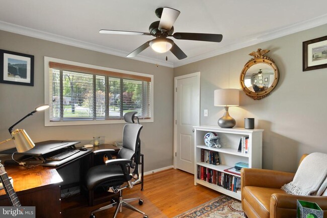 Building Photo - 1404 Middlebury Dr