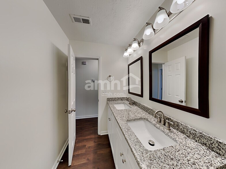 Building Photo - 621 Everlasting Way