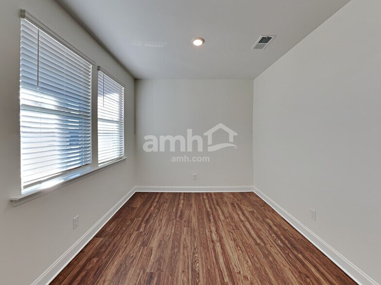 Building Photo - 415 Golden Maple Pl