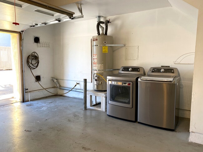 Building Photo - 310 City Center Dr