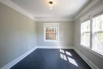 Building Photo - 7437 N Saint Louis Ave