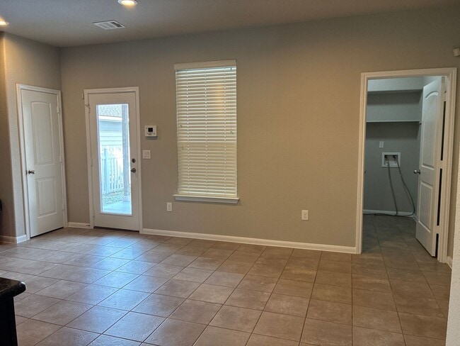 Building Photo - Beautiful 3BR 2.5BA Home w/ Community Pools and Trails • Granite Counters • Detached 2-Car in  Tu...