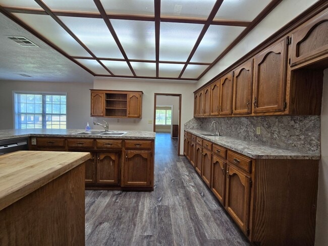 Building Photo - 3 Bedroom 2 Bath home in Asher!
