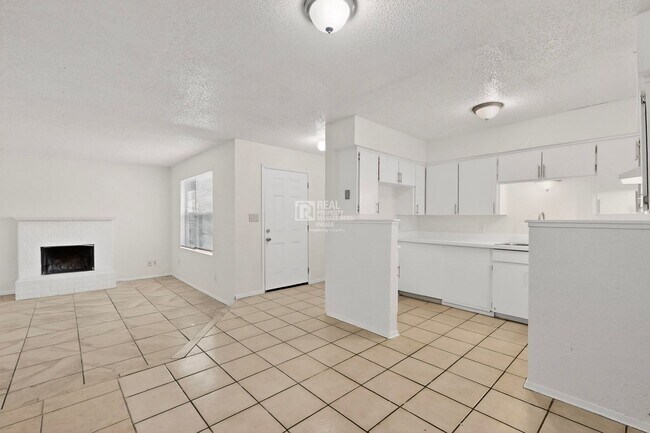 Building Photo - 6808 Trail Lake Dr