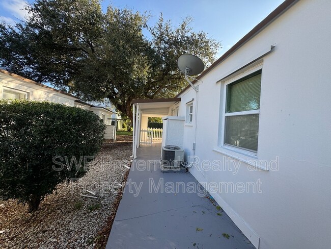 Building Photo - 911 NW 62 Ave