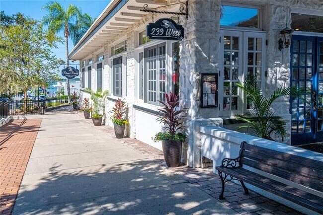 Building Photo - 245 S Rhodes St