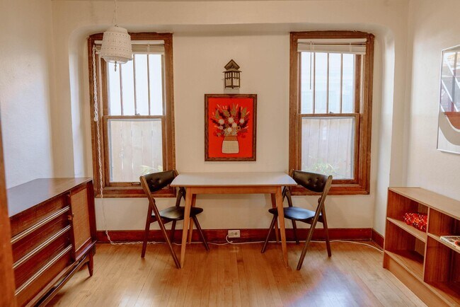 Building Photo - 416 W Kiowa St