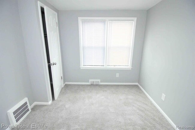 Building Photo - 19363 Rosemont Ave