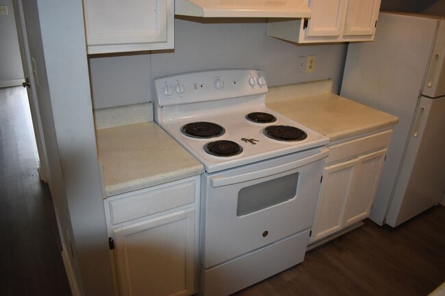 Building Photo - Home Available for Rent