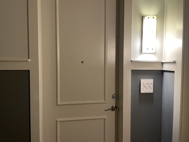 Building Photo - 1401 Calumet St