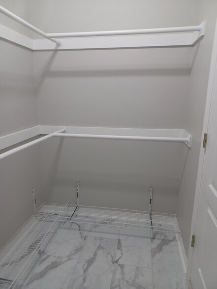 Building Photo - 2250 Candlewood Ln E