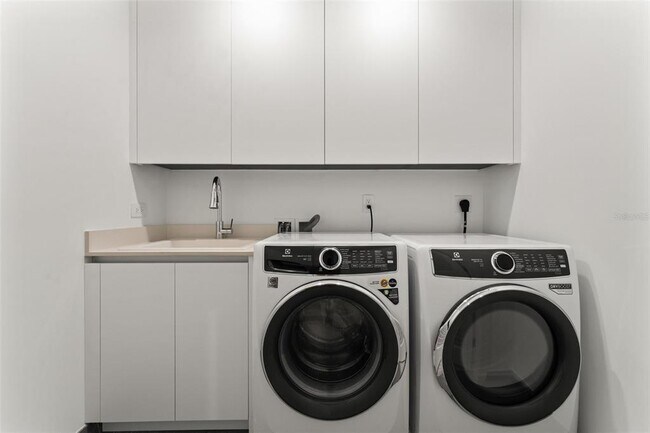 Building Photo - 3015 S Ysabella Ave