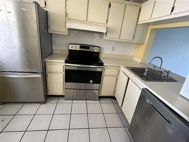 Building Photo - 10009 Winding Lake Rd