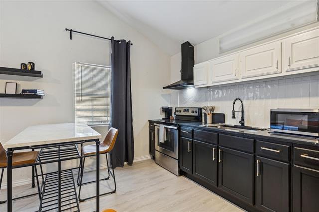 Building Photo - 2435 W 10th St