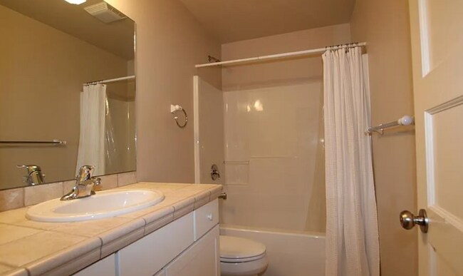 Building Photo - 3 Bedroom 2.5 Bath plus an Office in Bozeman!