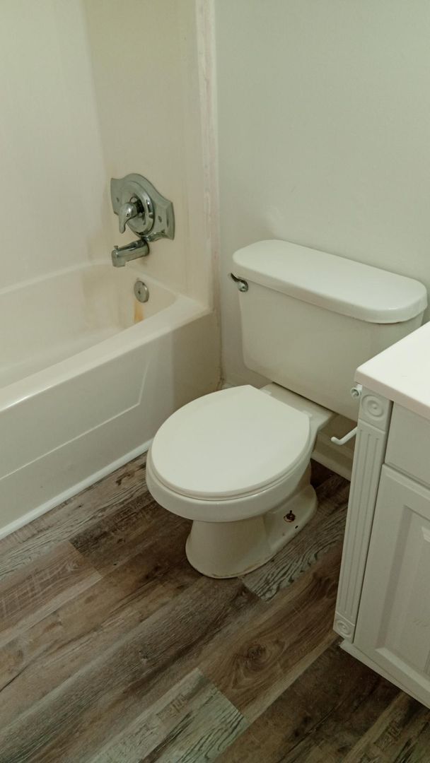 Building Photo - Modern 2-Bed, 1-Bath Oasis with Central Ai...