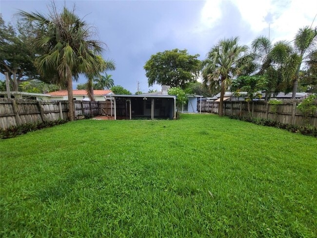 Building Photo - 904 SE 13th St