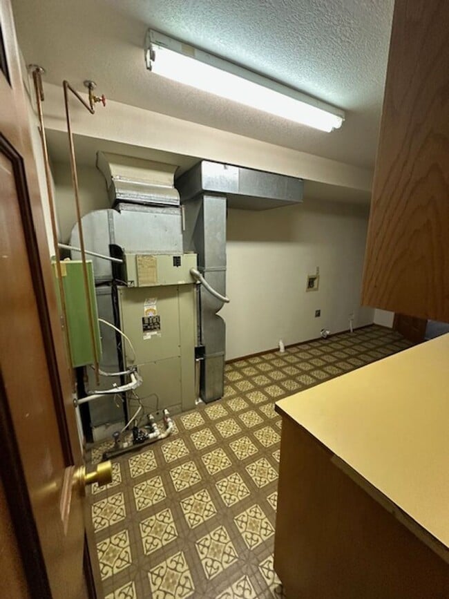 Building Photo - 23601 Labare Rd