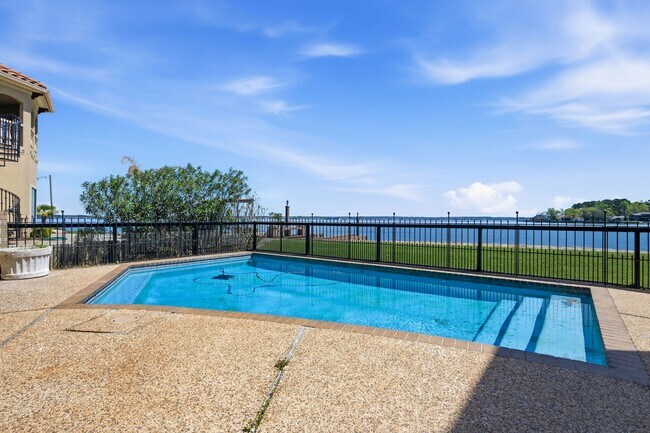 Building Photo - 11707 Edgewater Ct