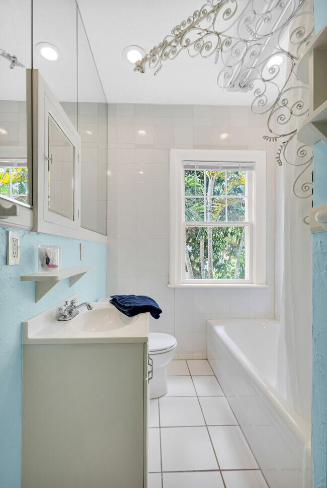 Building Photo - 511 29th St